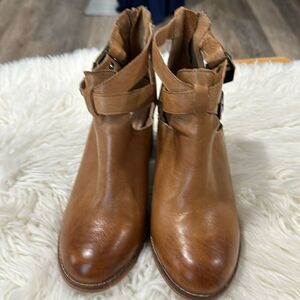 ZIGI SOHO LEATHER ANKLE BOOTS SIZE 7